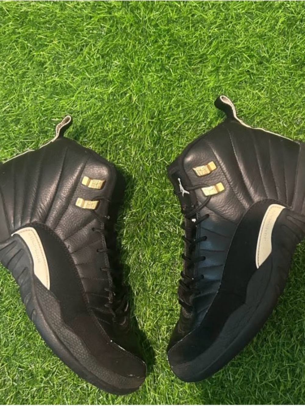 Jordan Menβs Black Sneakers with Cream Accents